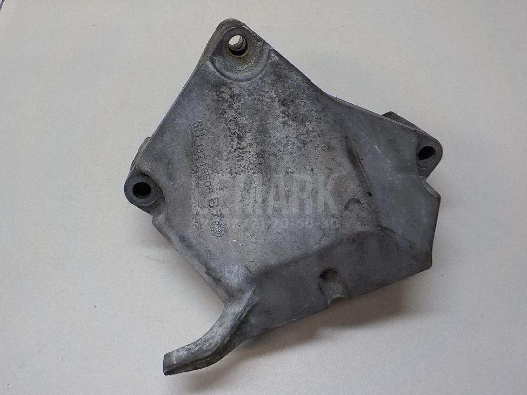 Кронштейн двигателя правый 684138 GM