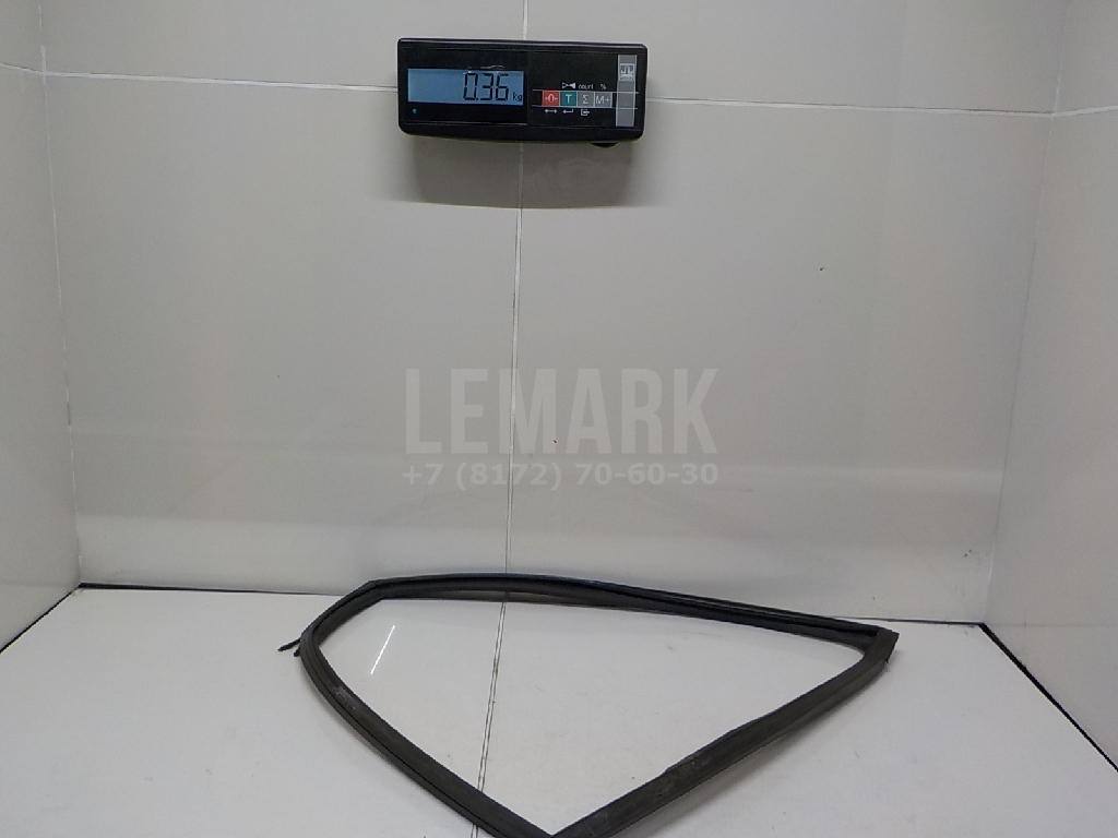 Уплотнитель стекла двери 823304EA0A Nissan