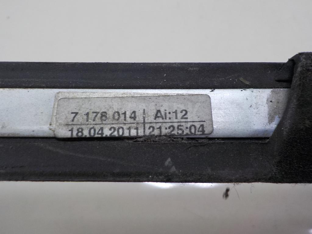 Накладка стекла заднего правого для  Audi 50 0-1978