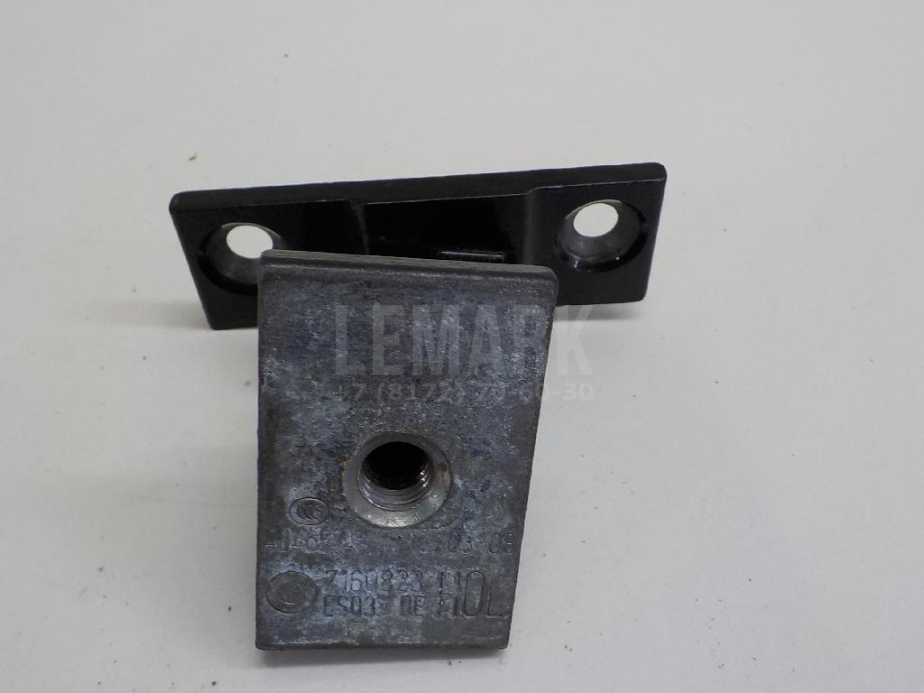 Петля двери задней левой верхняя для  BMW X5 E53 2000-2007