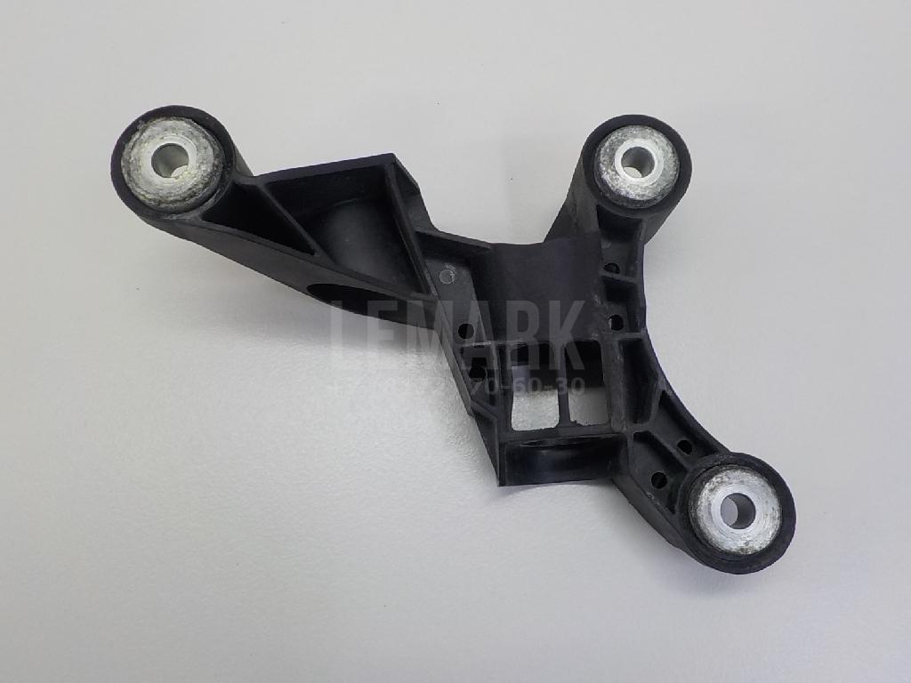 Кронштейн крепления троса КПП 5N0711789B VAG