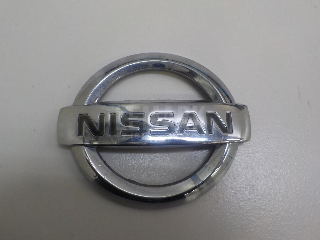 Эмблема на крышку багажника 90890JD000 Nissan