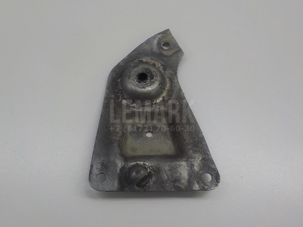 Кронштейн передней балки 8D0399541D VAG