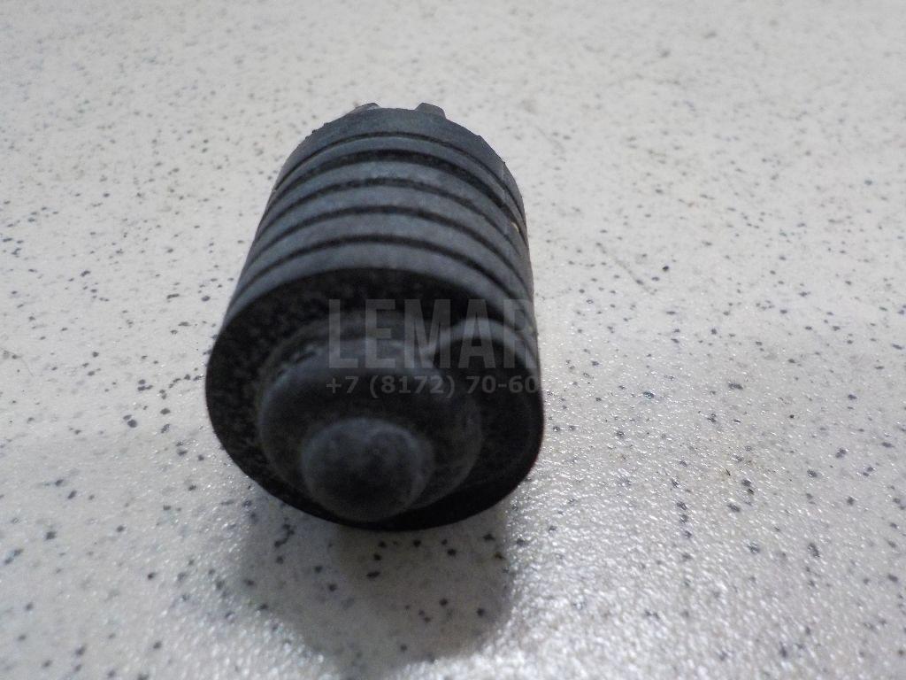 Отбойник капота для  BMW X3 E83 2004-2010