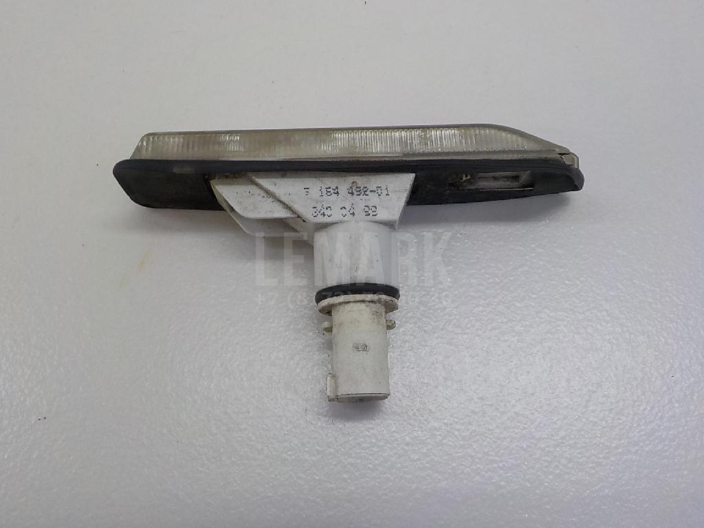 Повторитель на крыло правый белый для  Audi TT(8N) 1998-2006