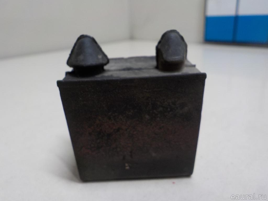 Отбойник капота