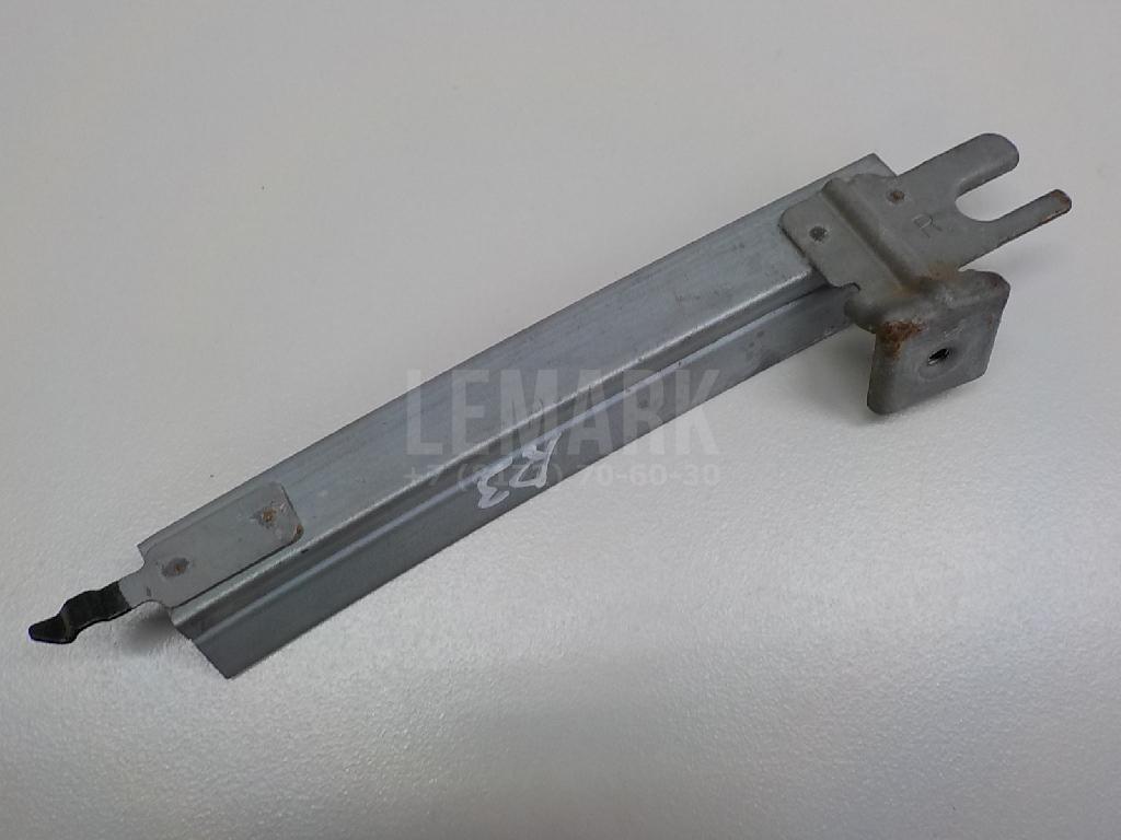 Направляющая стекла двери 82216JD000 Nissan
