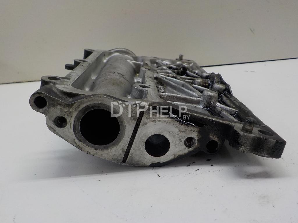 Фото Крышка распредвала для Mercedes W204  2008