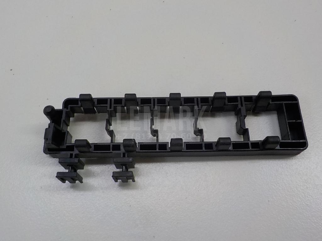 Блок реле для  Audi V8 1988-1994