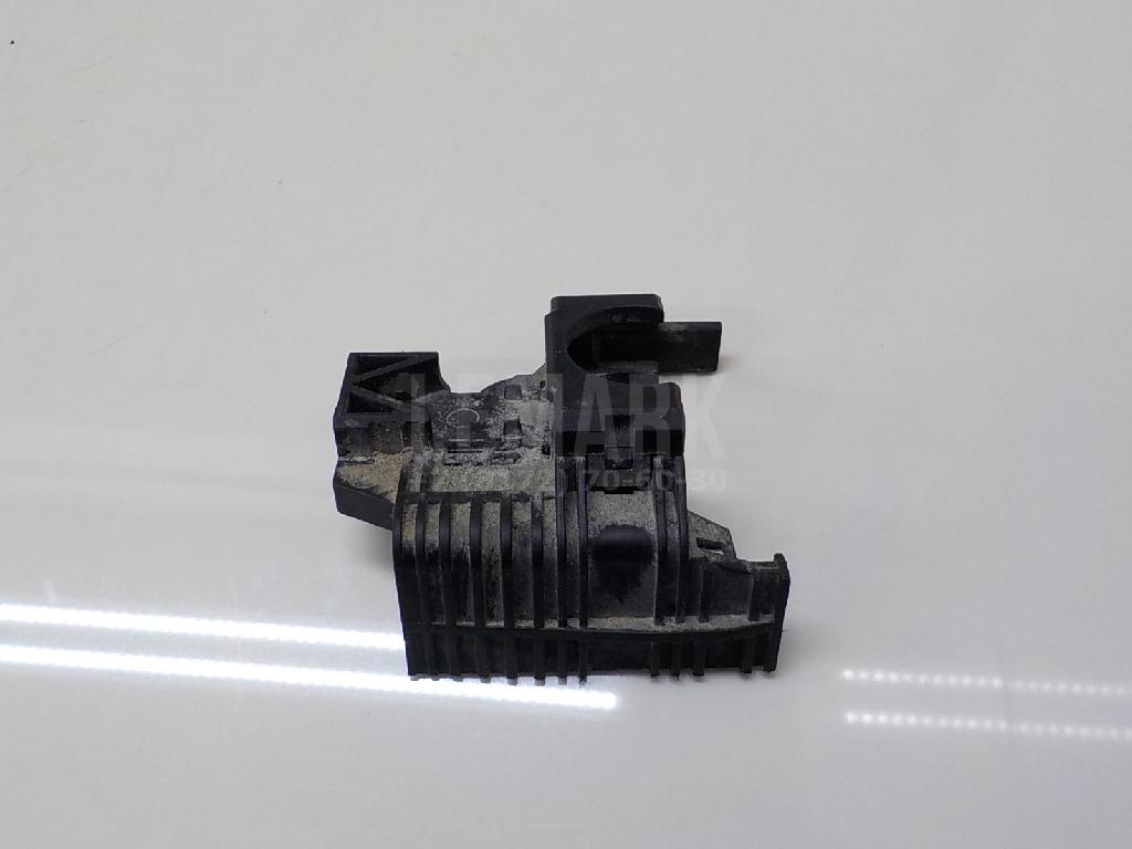 Крышка блока предохранителей 8266142030 Toyota