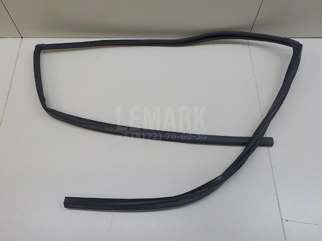 Уплотнитель стекла двери 6815242050 Toyota