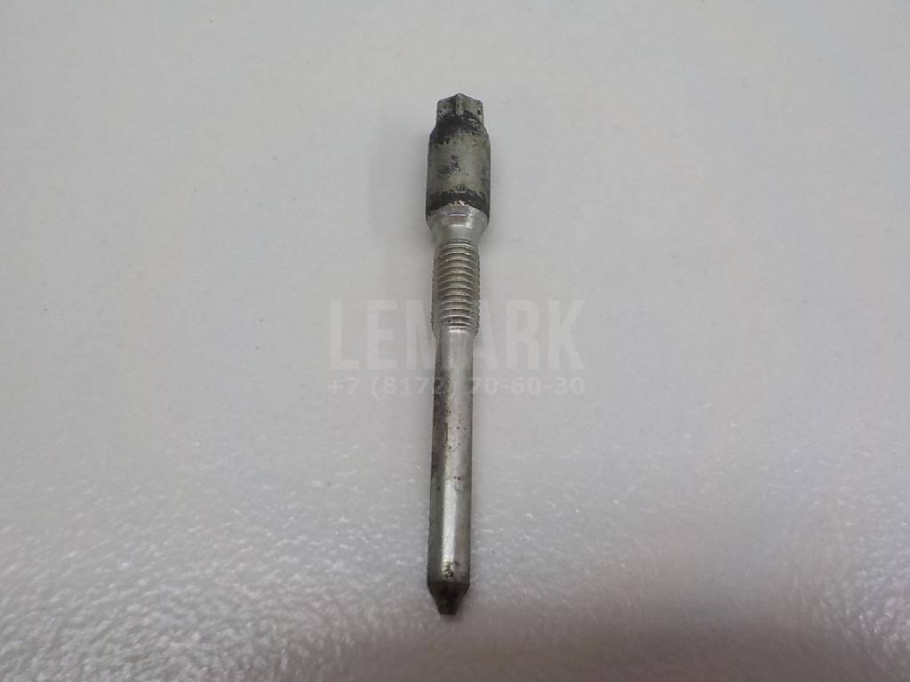 Шпилька 2D0611037 VAG