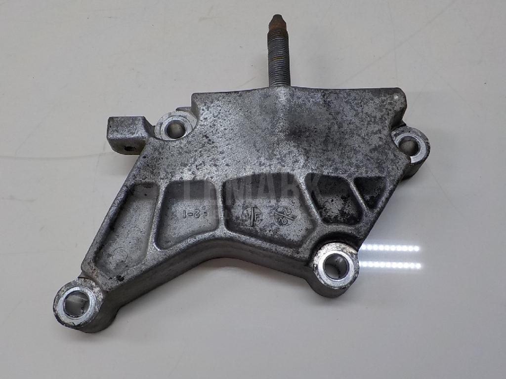 Кронштейн опоры двигателя 216702F000 Hyundai-Kia