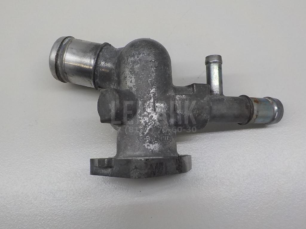 Фланец двигателя системы охлаждения 256202B600 Hyundai-Kia