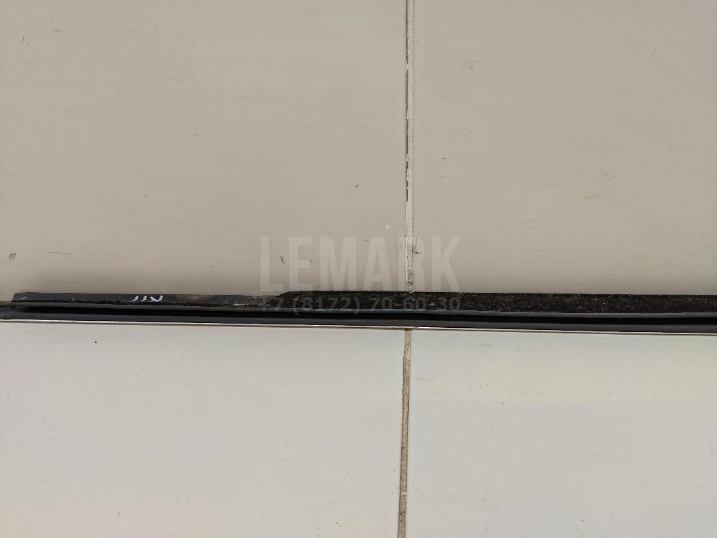 Накладка стекла переднего правого для  BMW 1-serie E82/E88 2007-2013