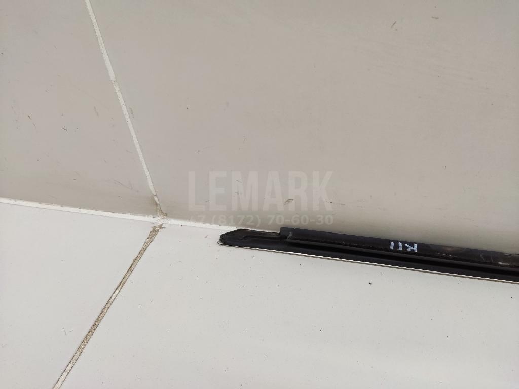 Накладка стекла переднего правого для  BMW 1-serie E82/E88 2007-2013