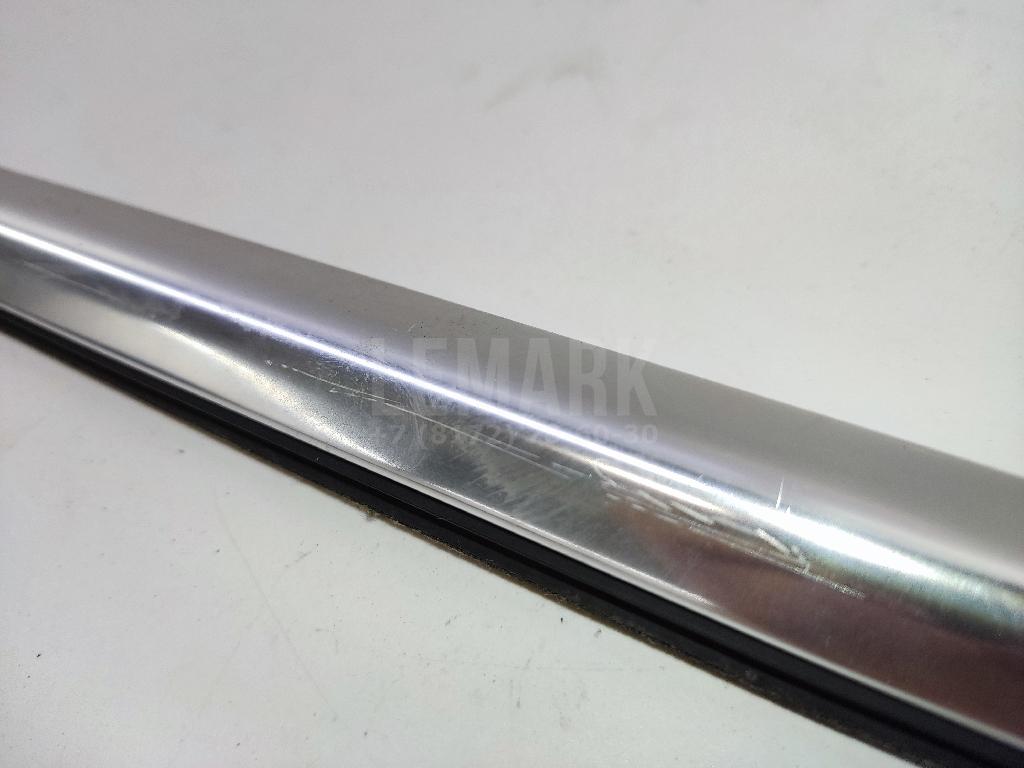 Накладка стекла переднего правого для  BMW 1-serie E82/E88 2007-2013