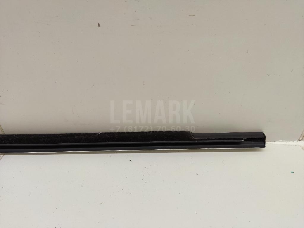 Накладка стекла переднего правого для  BMW 1-serie E82/E88 2007-2013