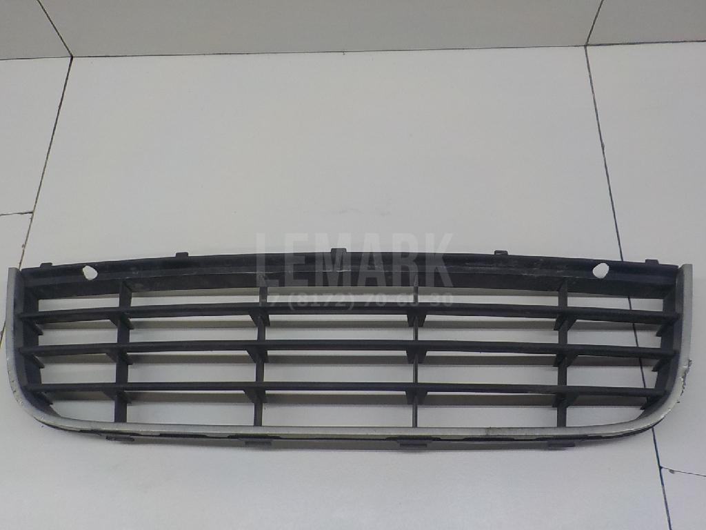 Решетка в бампер центральная 1K0853677C9B9 VAG