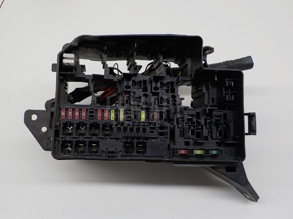 Корпус блока предохранителей 8274242030 Toyota