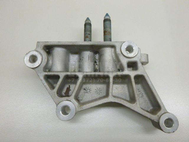 Кронштейн двигателя правый 216702F010 Hyundai-Kia