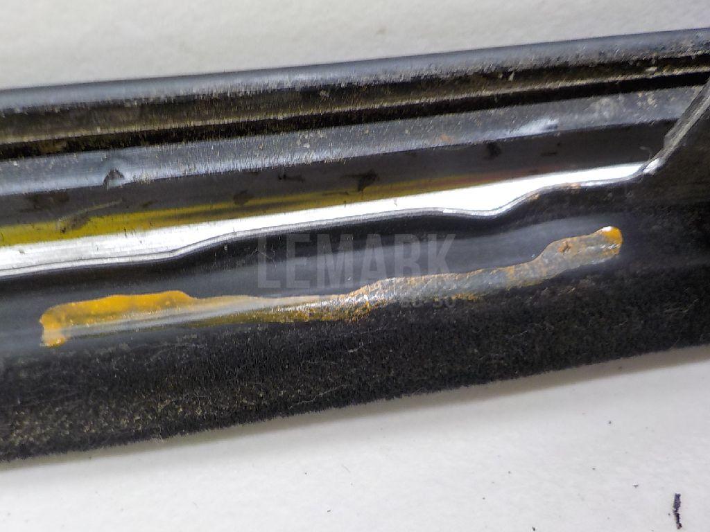Накладка стекла переднего правого для  Ford Fiesta 2008-2019