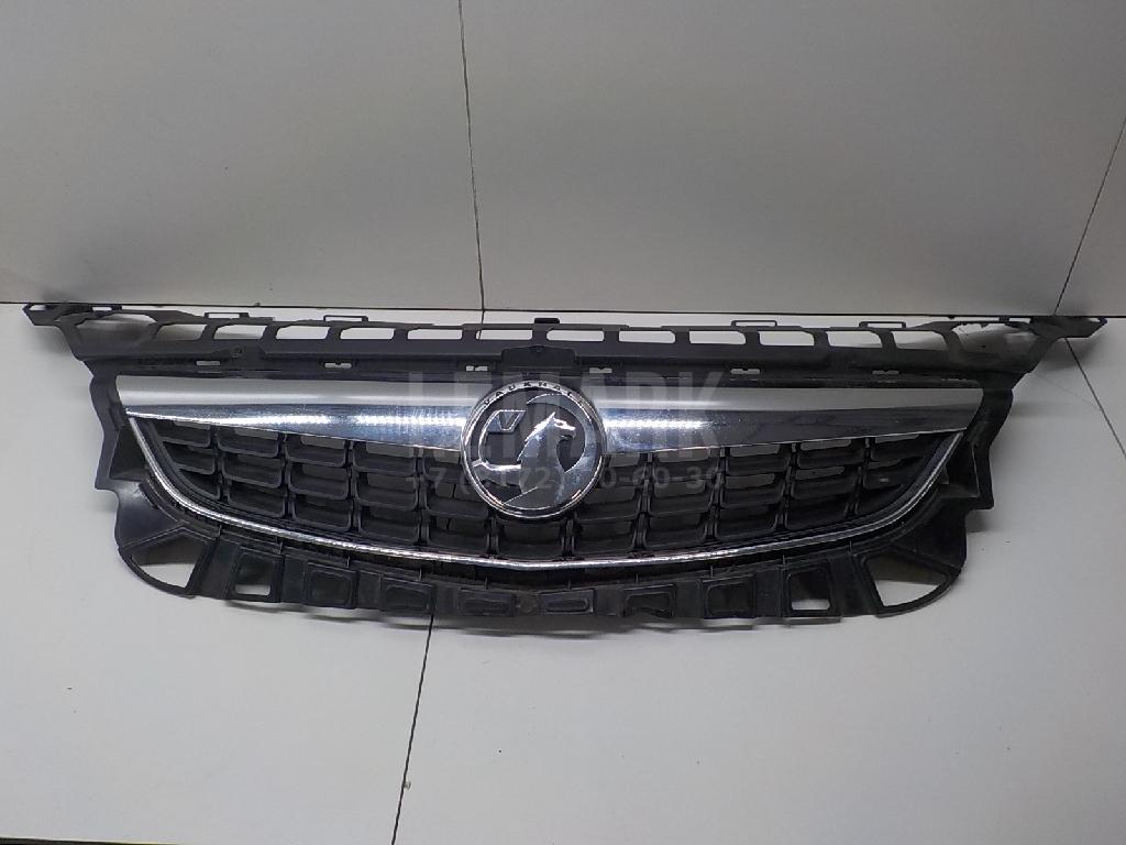 Решетка радиатора 13300946 GM