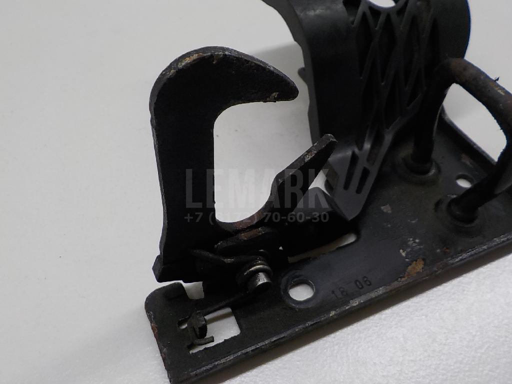 Крючок капота для  BMW 1-serie F20/F21 2011-2019