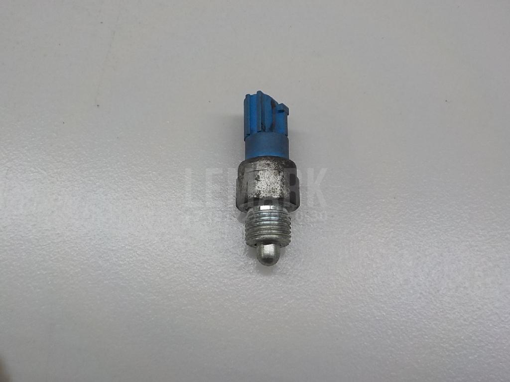 Датчик включения заднего хода 320056J00A Nissan