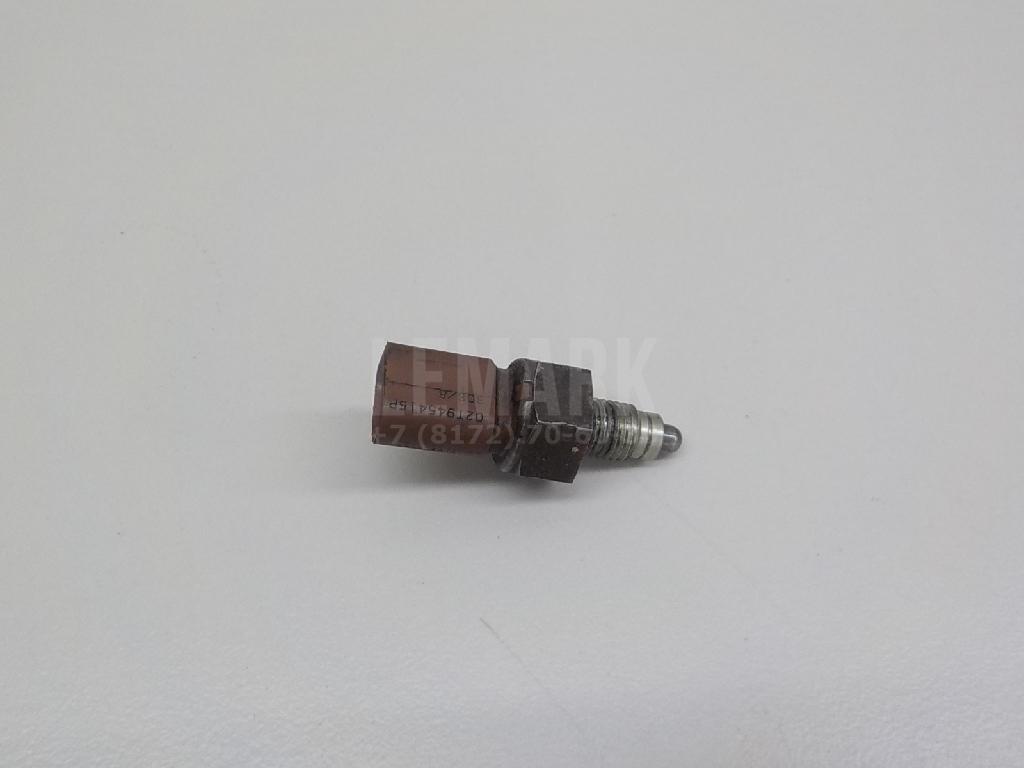 Датчик включения заднего хода 02T945415P VAG
