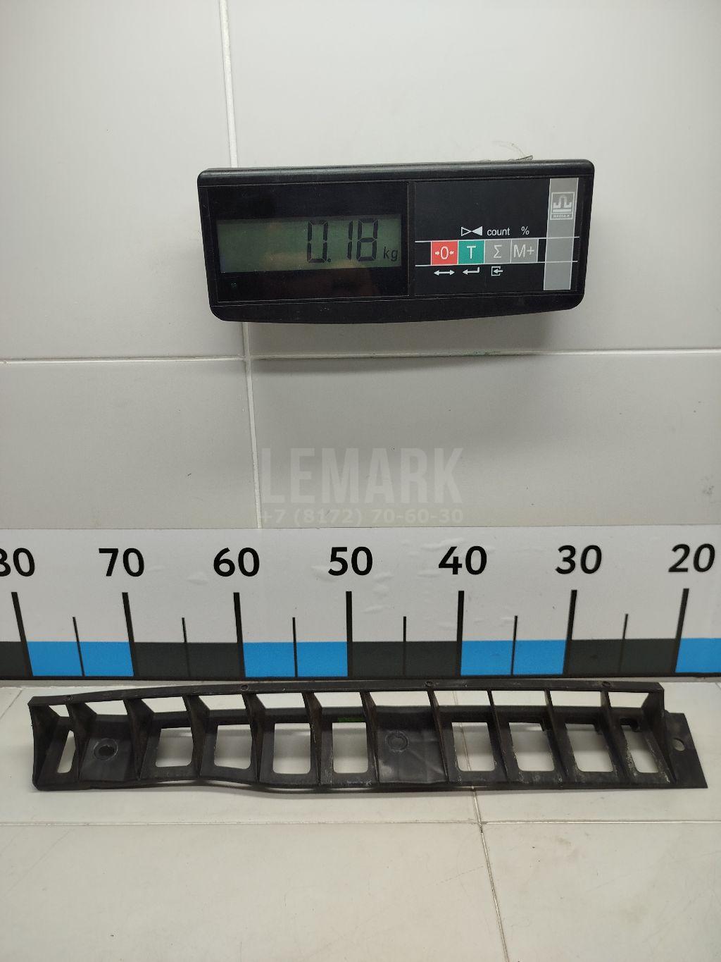 Направляющая заднего бампера левая 5L6807863 VAG