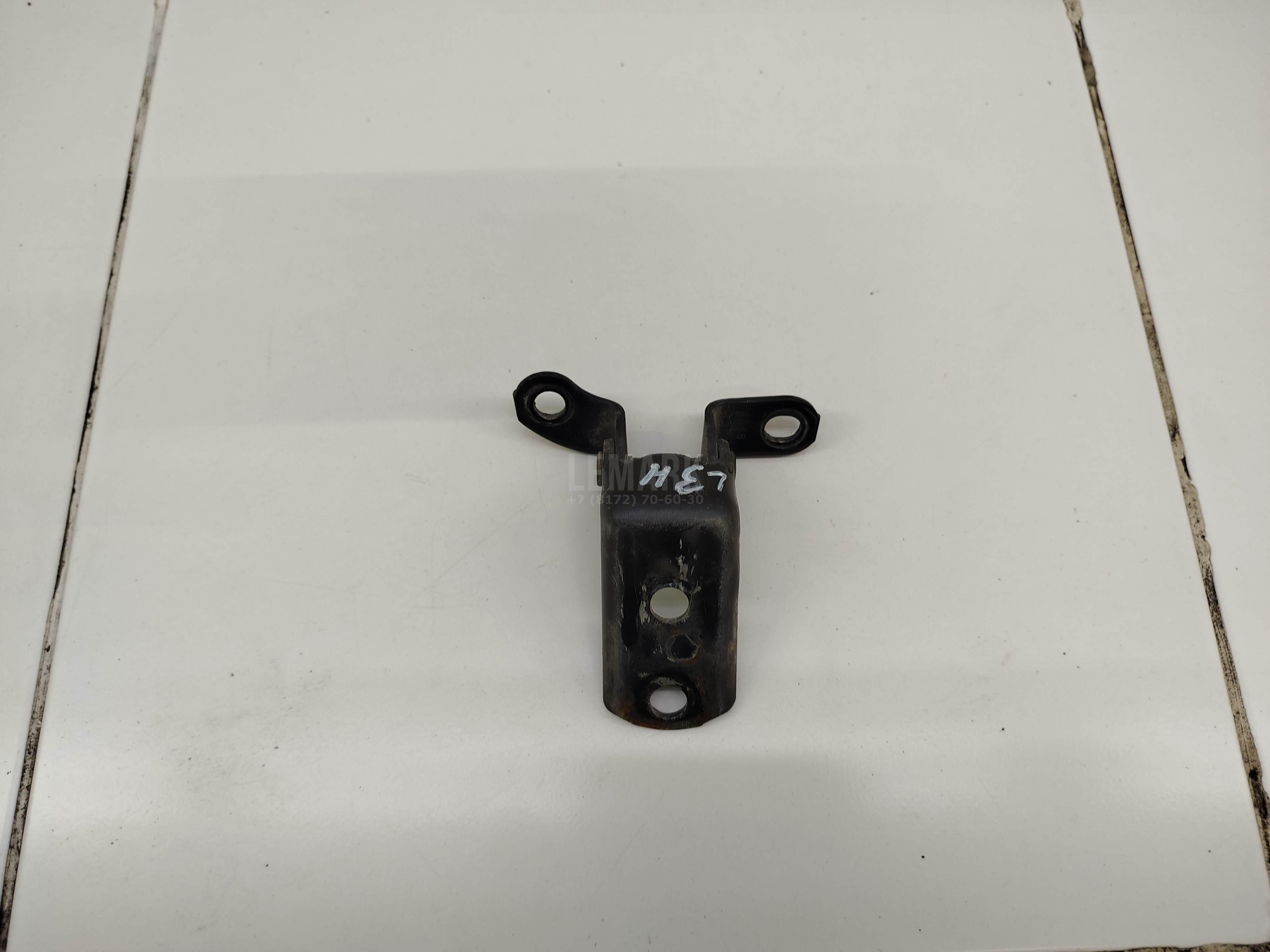 Петля двери задней левой нижняя 6878052031 Toyota