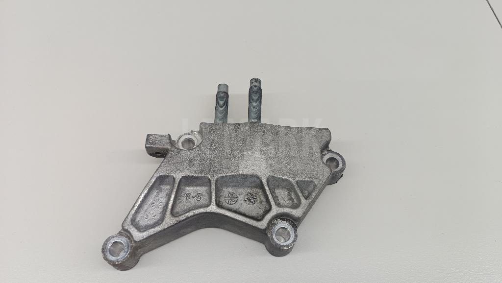 Кронштейн двигателя правый 216702F020 Hyundai-Kia