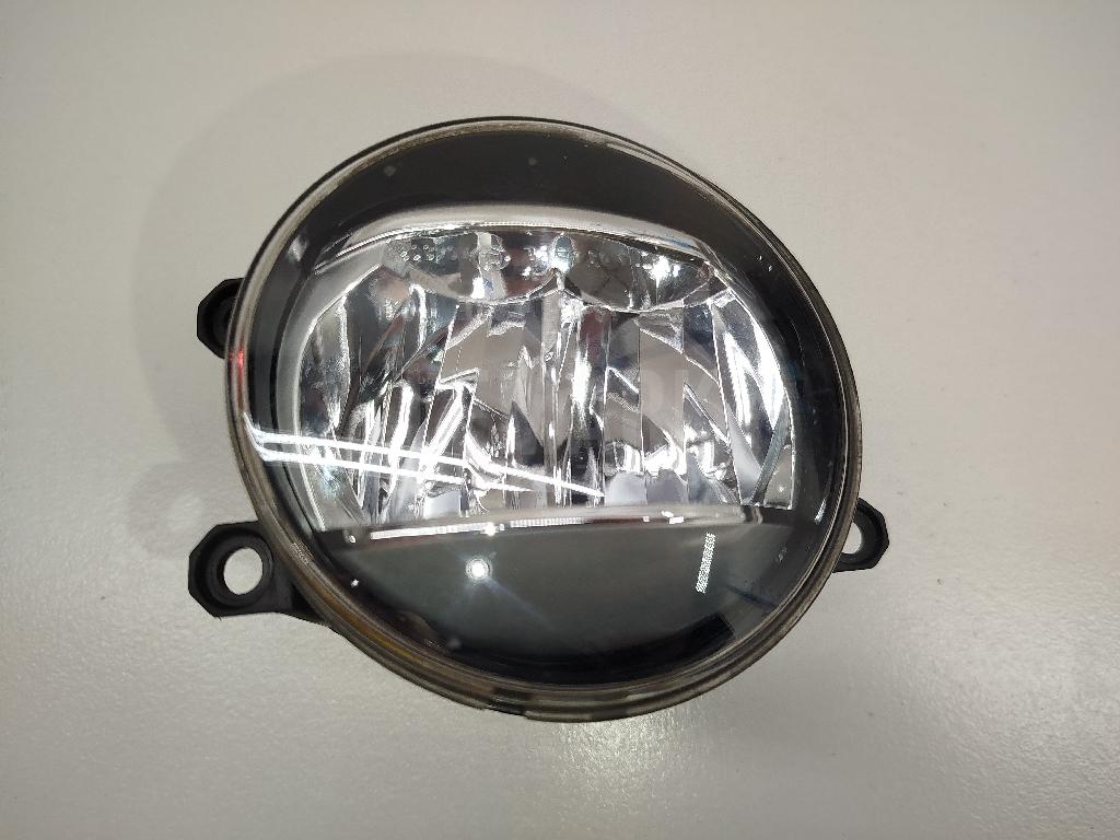 Фара противотуманная правая 8121048051 Toyota
