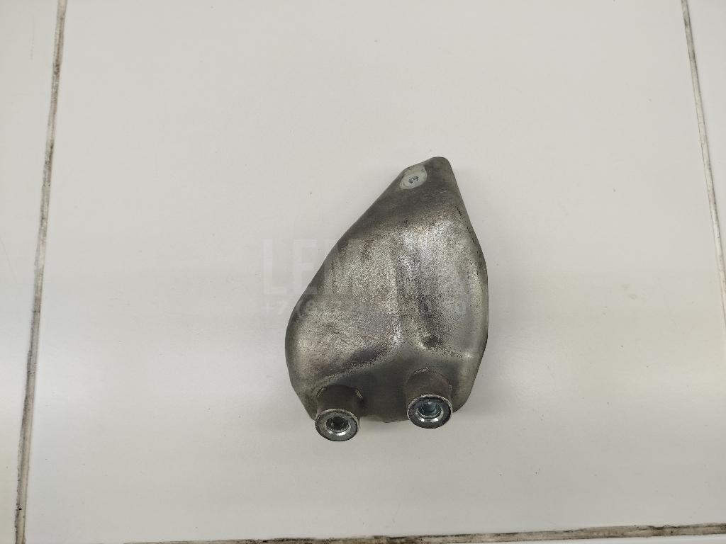 Кронштейн генератора 11710JG30A Renault