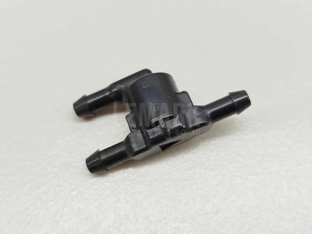 Тройник омывателя стекол 8532128020 Toyota