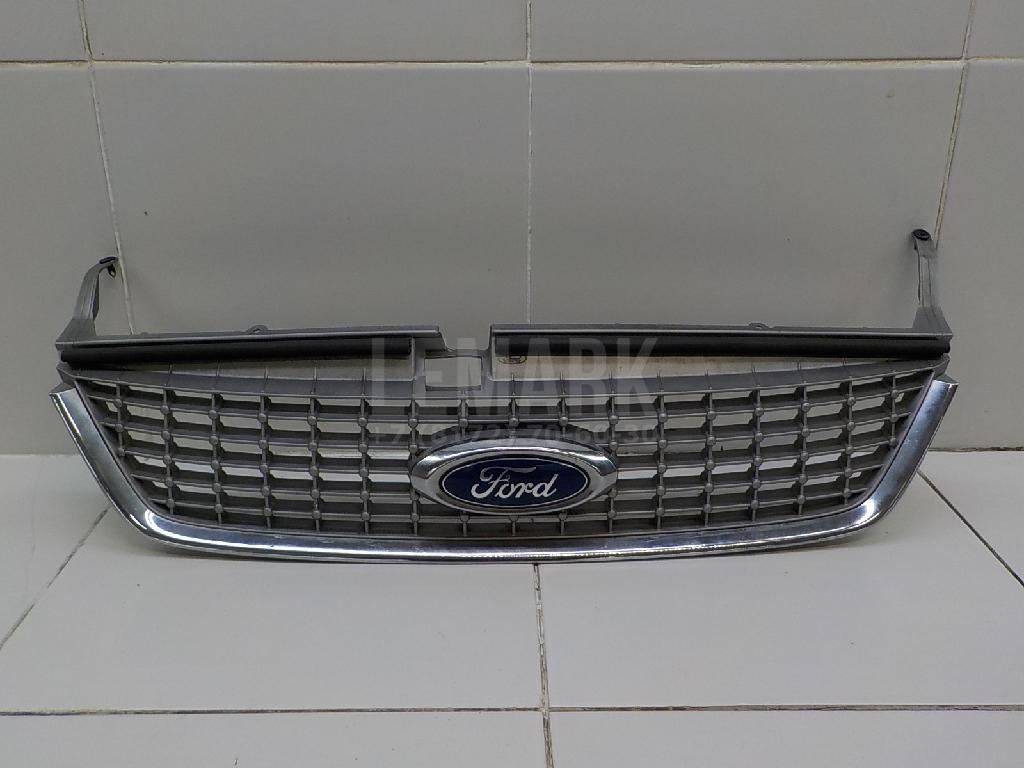 Решетка радиатора 1509636 Ford