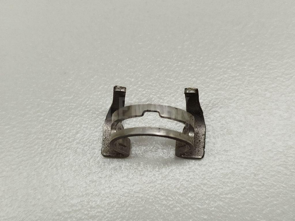 Крепеж форсунки 353092B110 Hyundai-Kia