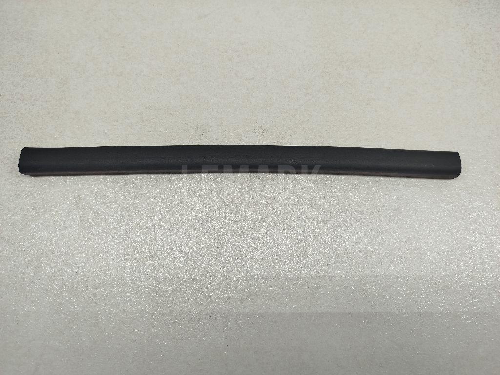 Уплотнитель капота 864702P000 Hyundai-Kia