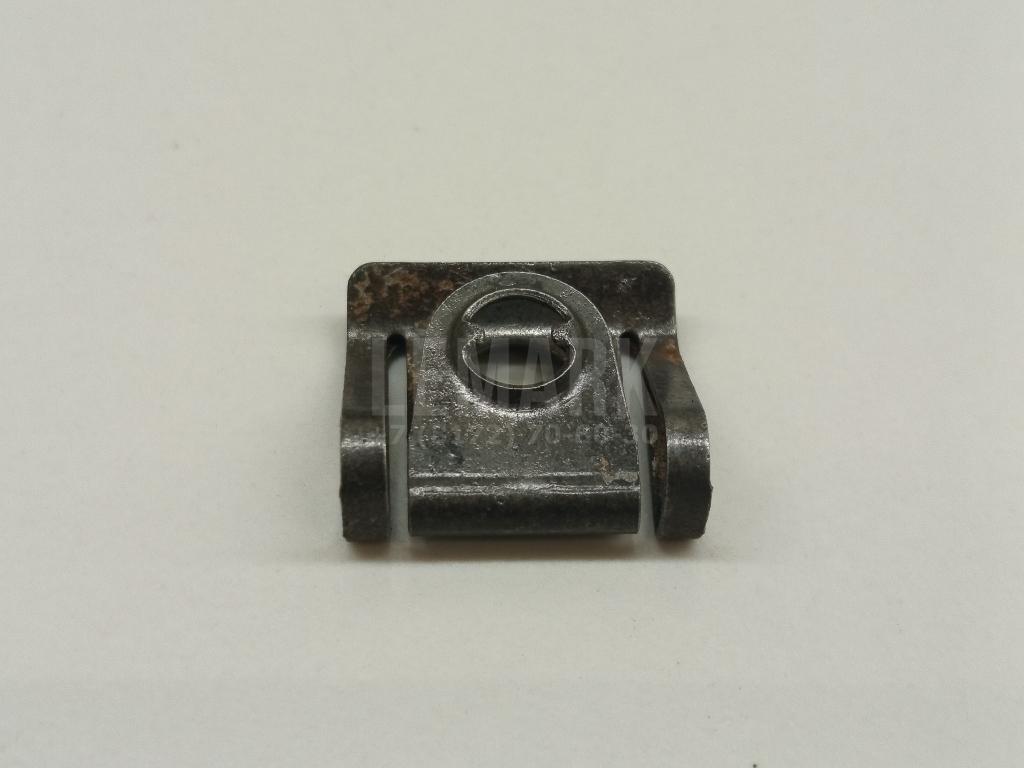Скоба крепежная 8D0805960 VAG