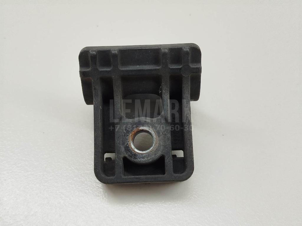 Кронштейн радиатора 13250318 GM