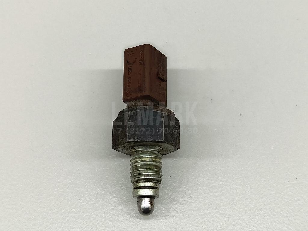 Датчик включения заднего хода 02T945415P VAG