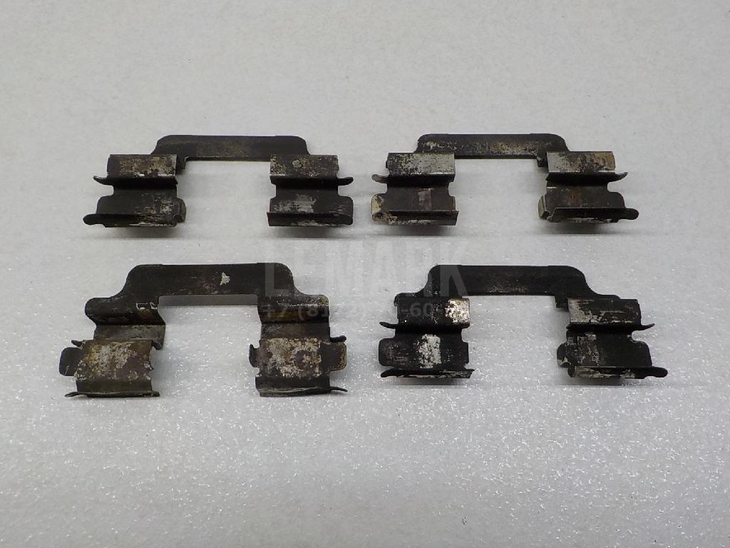 Установочный к-кт передних колодок 440832032R Renault