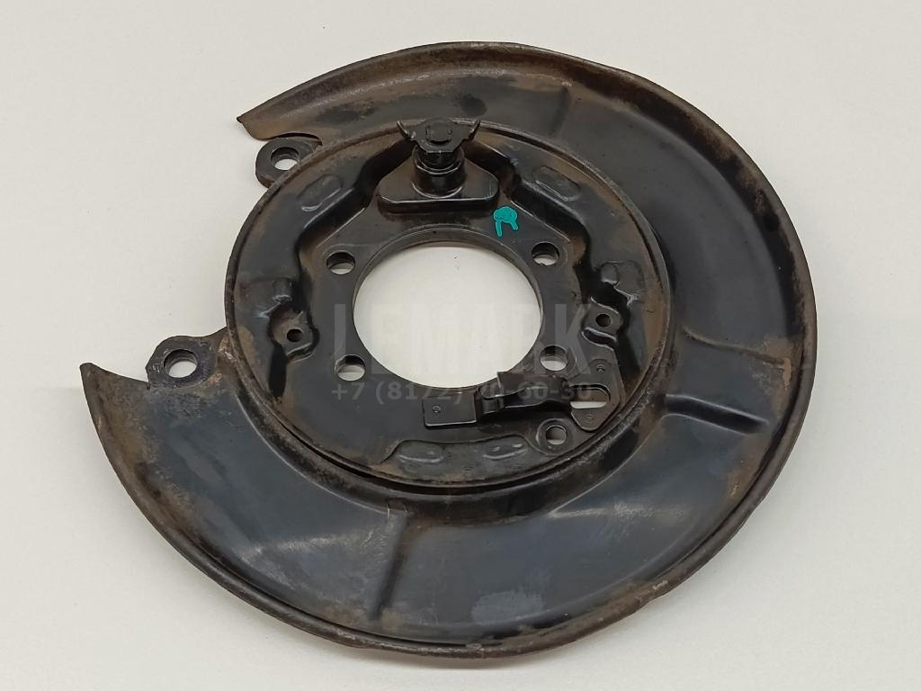 Щит опорный задний правый 44020CY01A Nissan