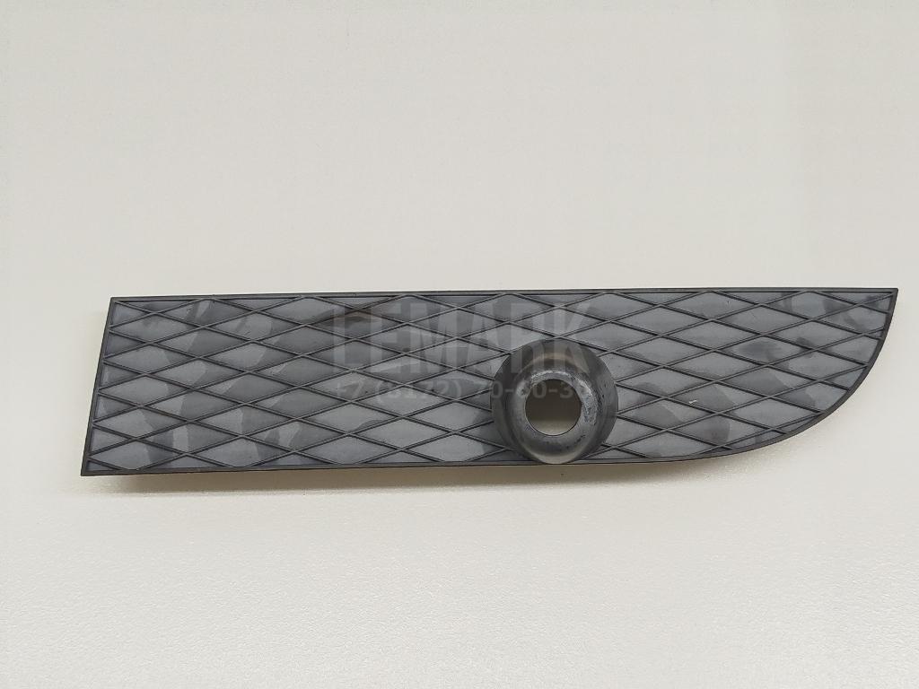 Решетка в бампер левая 7L9807675B VAG