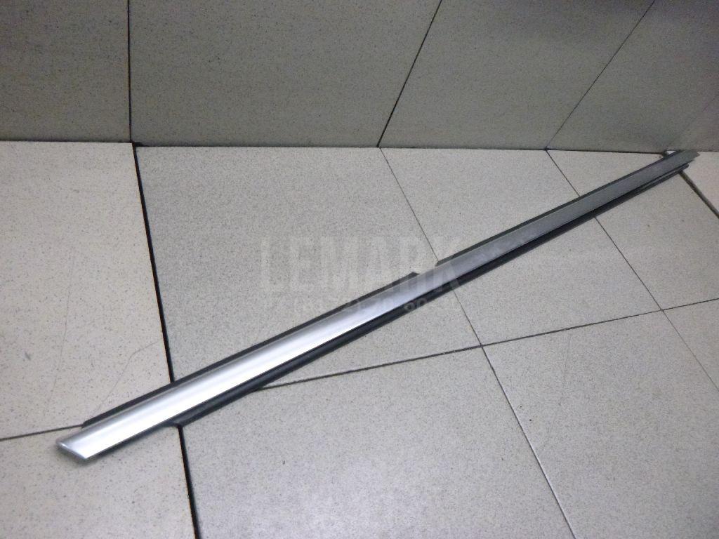 Накладка стекла заднего правого 3C8839476F3Q7 VAG
