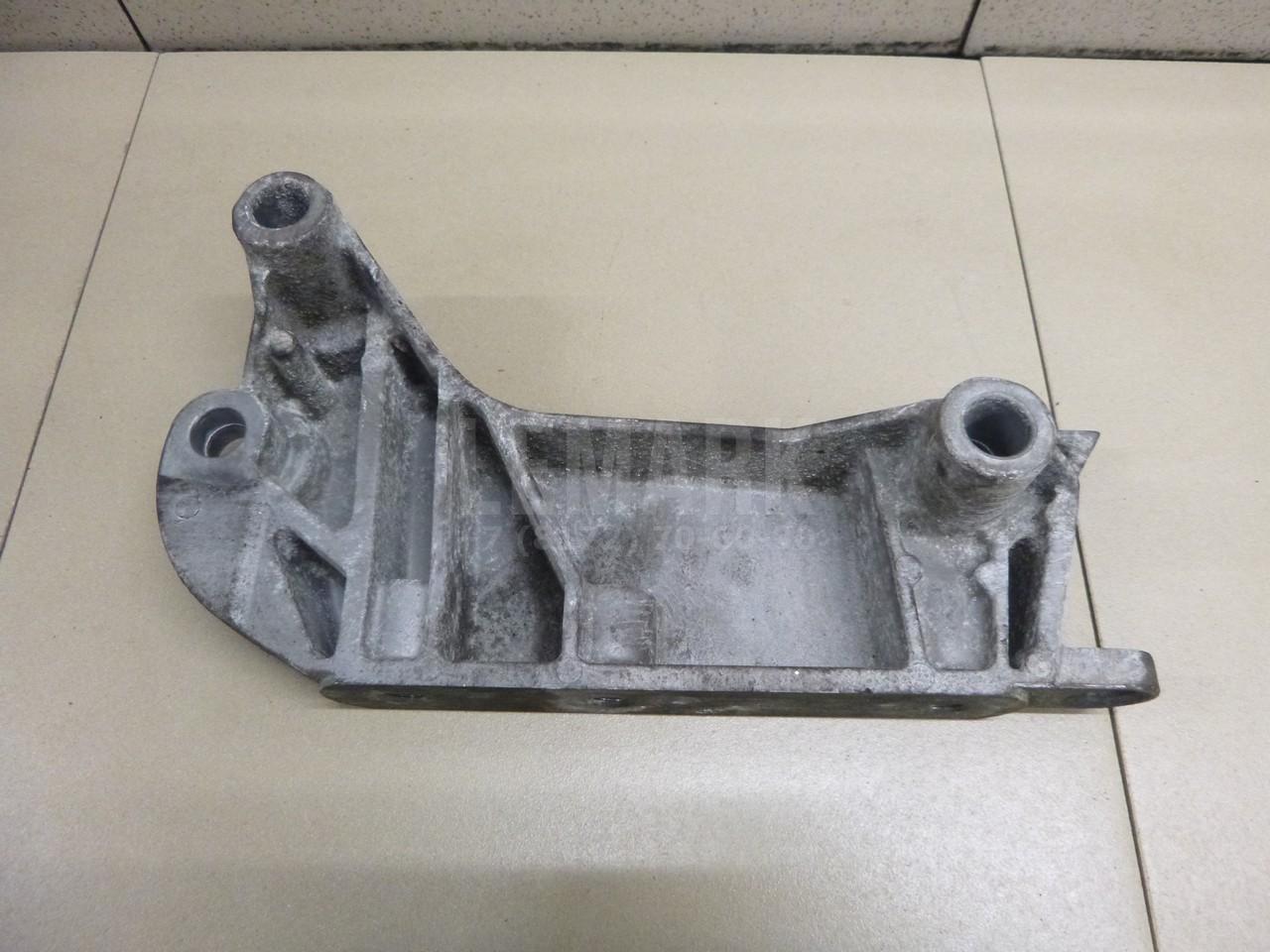 Кронштейн двигателя правый для  Acura RSX 2001-2006