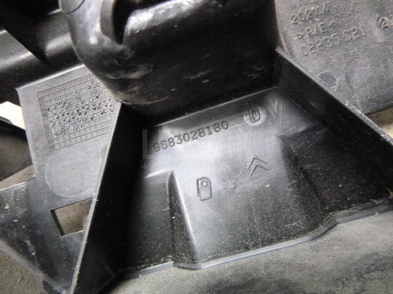 Кронштейн заднего бампера для  Citroen C4 2004-2011