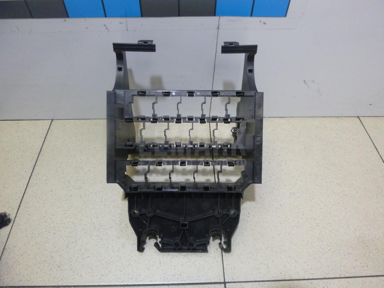Корпус блока предохранителей 6Q7907371 VAG