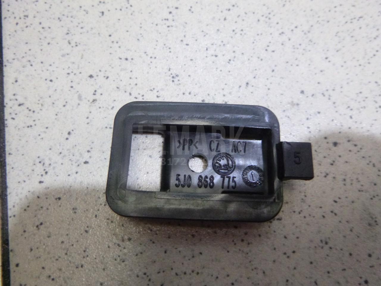 Кронштейн внутренней ручки 5J0868775 VAG